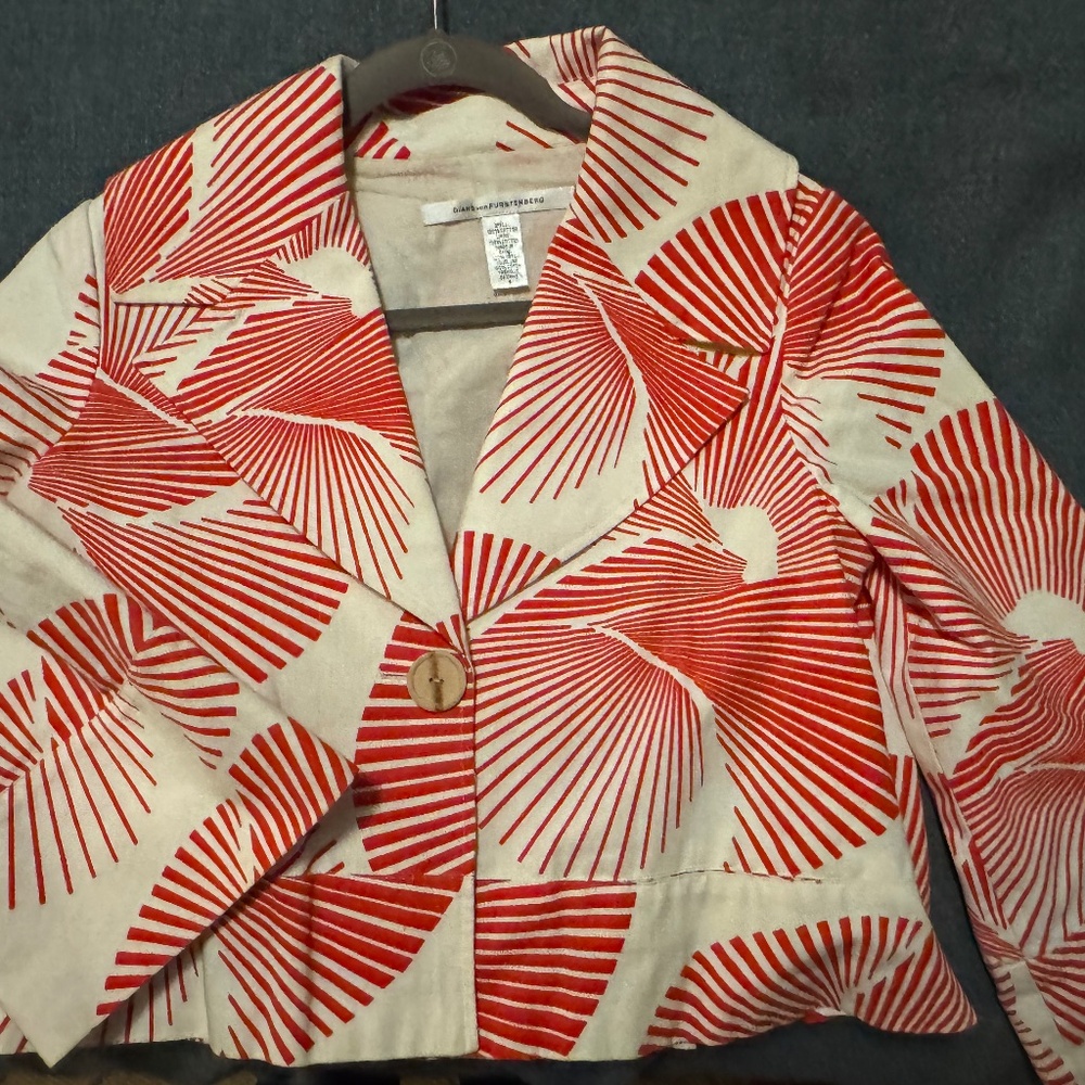 DIANE VON FURSTENBERG red and cream swing jacket size 8